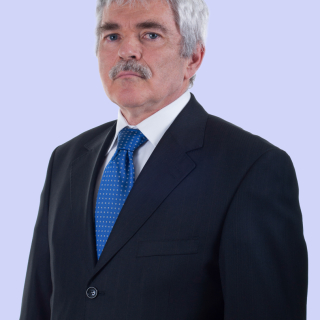 Dr. Döngölő László